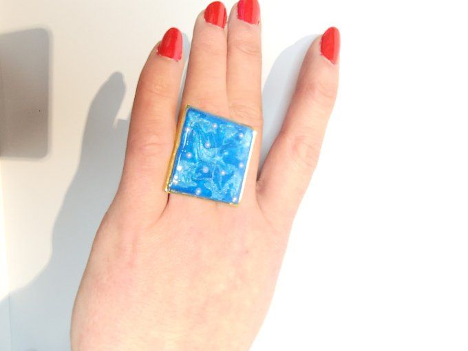 BAGUE RESINE BLEUE ACIER REGLABLE