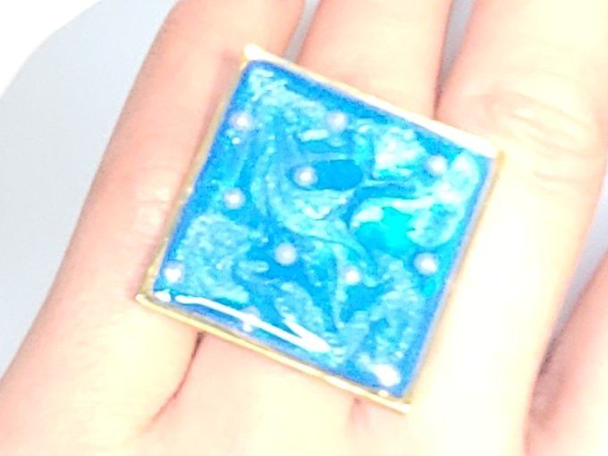 BAGUE RESINE BLEUE ACIER REGLABLE